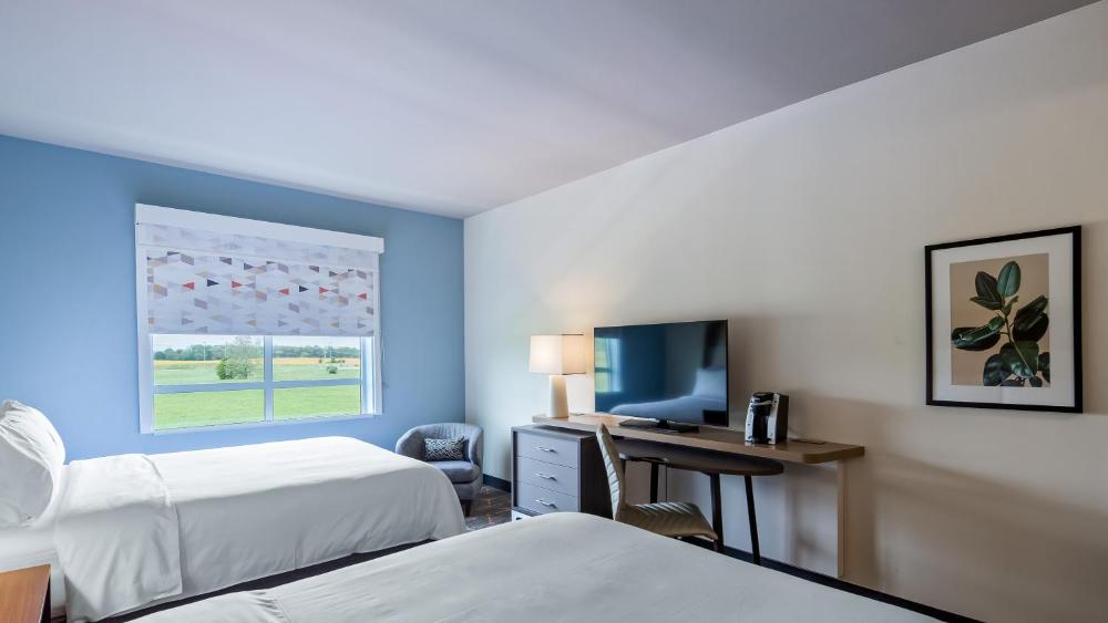 Standard Room with Two Queen Beds interior